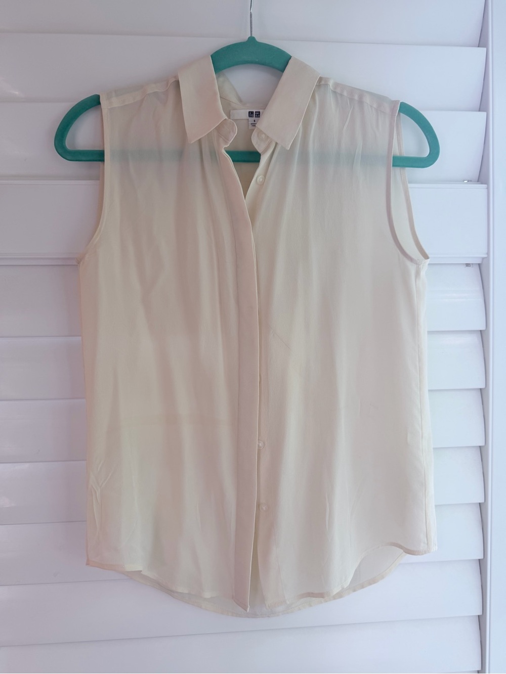 Uniqlo Sleeveless Cream Button-Front Blouse silk Japanese version